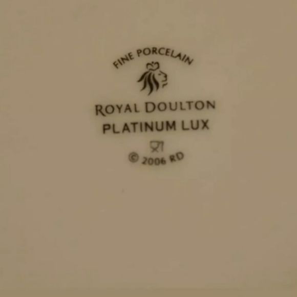 Royal Doulton Platinum Lux Cup & Saucer Set of 4!